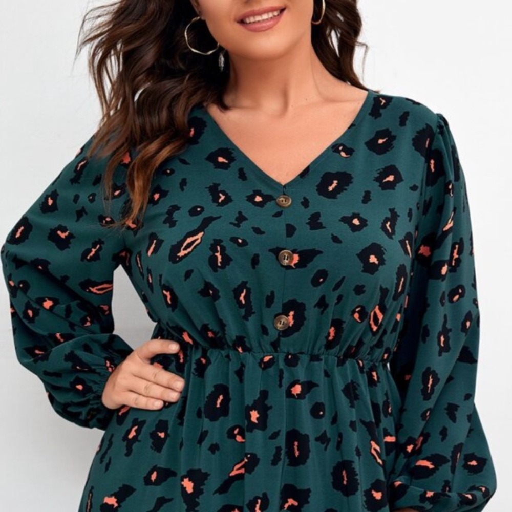 Plus Size Leopard Print Long Bishop Sleeve Dress - Picture 5 of 6